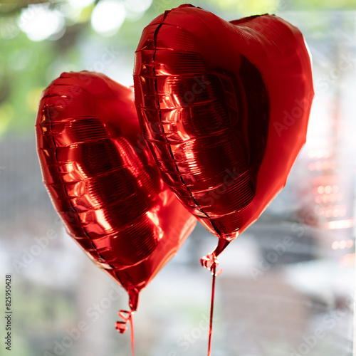 zwei rote Luftballonherzen, Luftballon Herzen