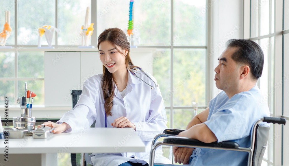 Obraz premium Asian woman doctor professional preparing for shot injection of medicinal drug in arm of elderly man patient in hospital or clinic. Healthcare and medical service vaccine injection concept.