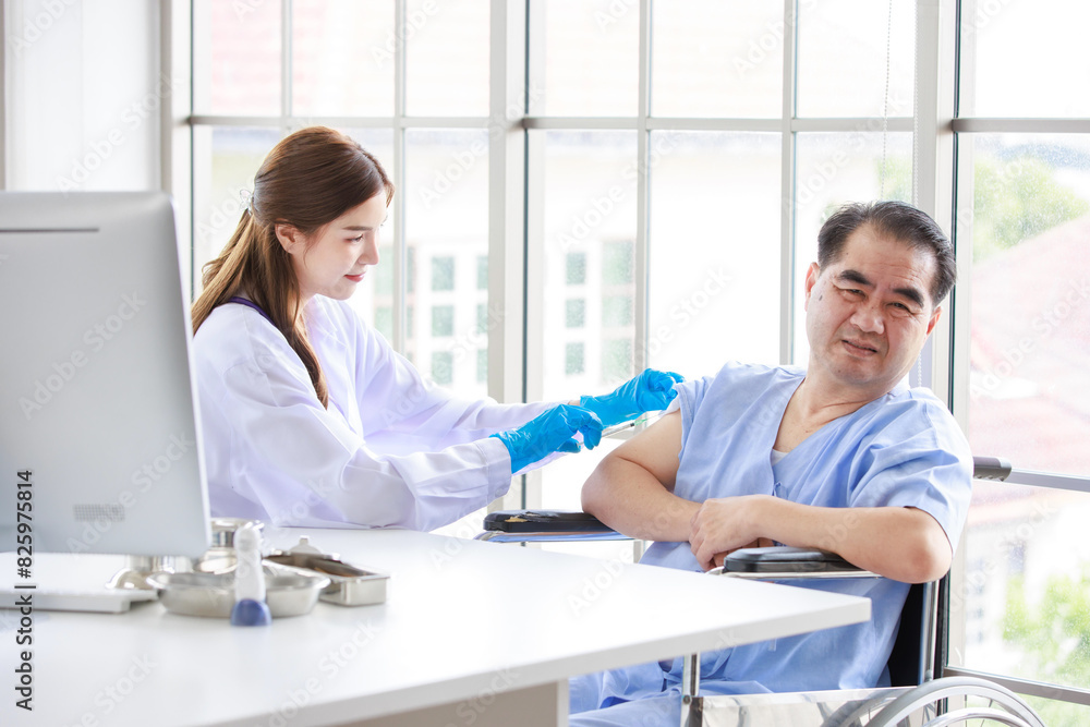 Obraz premium Asian beautiful woman doctor professional give shot injection of medicinal drug in arm of elderly man patient in hospital or clinic. Healthcare and medical service vaccine injection concept.
