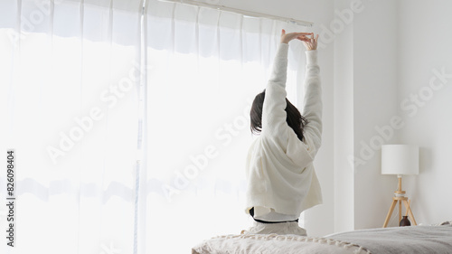 Konstfotografi 朝起きて伸びをする女性