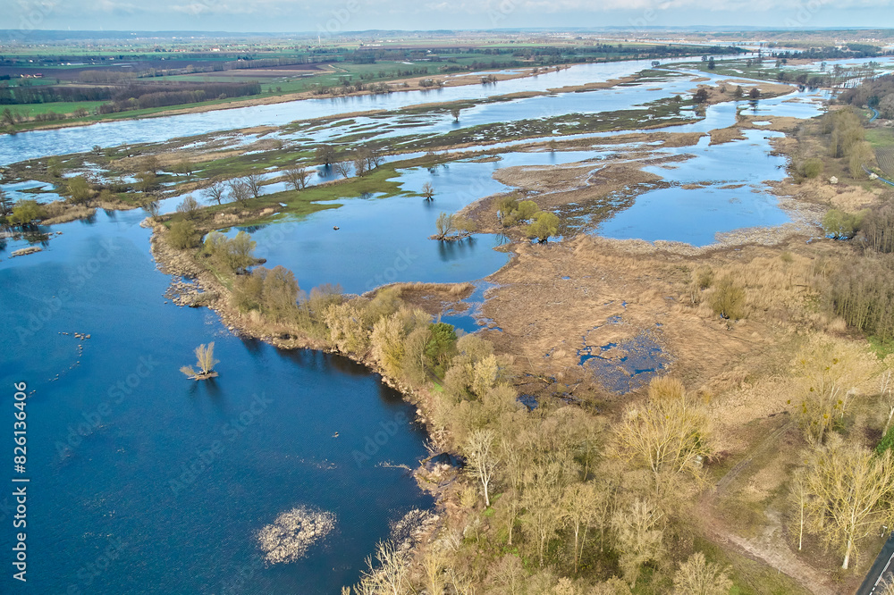 Obraz premium Nad wodą