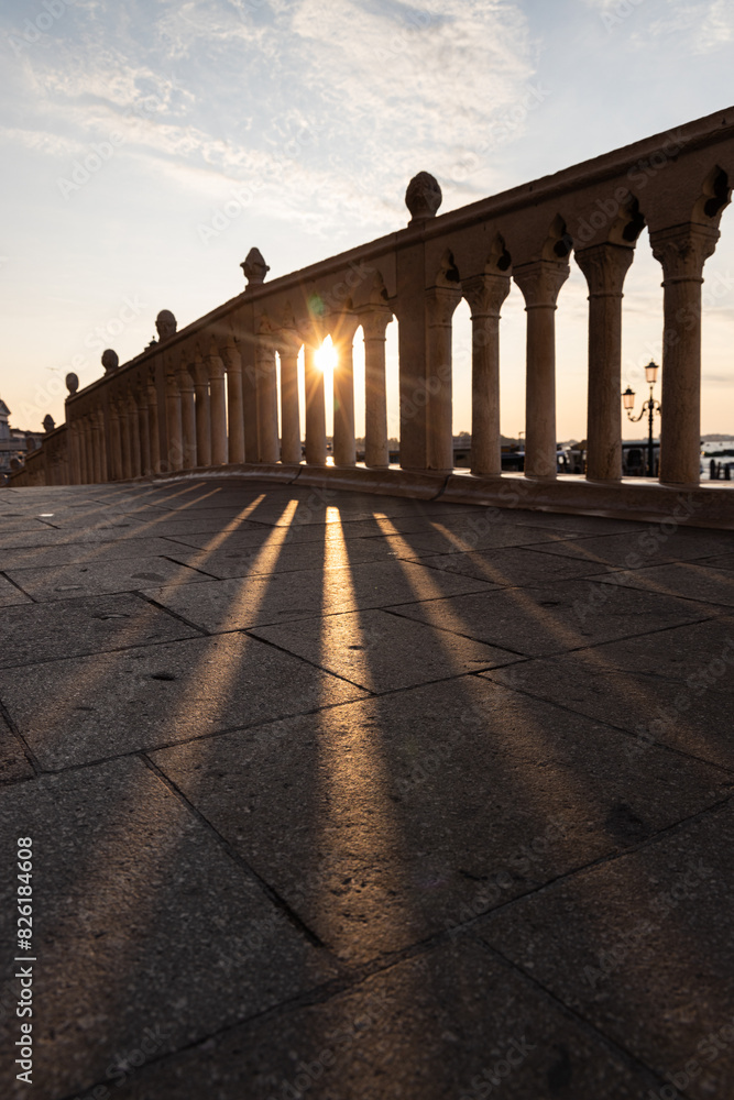 Obraz premium Arches and bridges on the canals of Venice