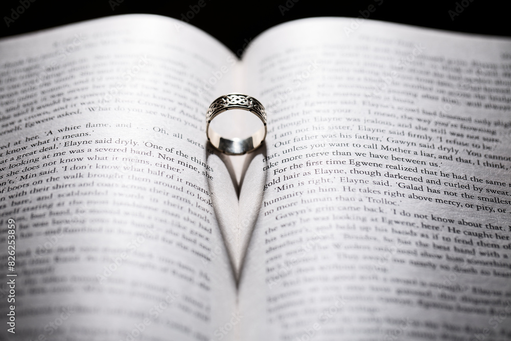 Fototapeta premium Wedding ring and heart shape