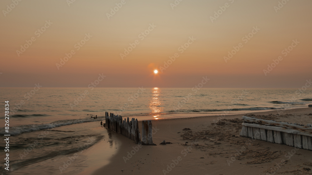 Fototapeta premium Sun set at the great lakes beach