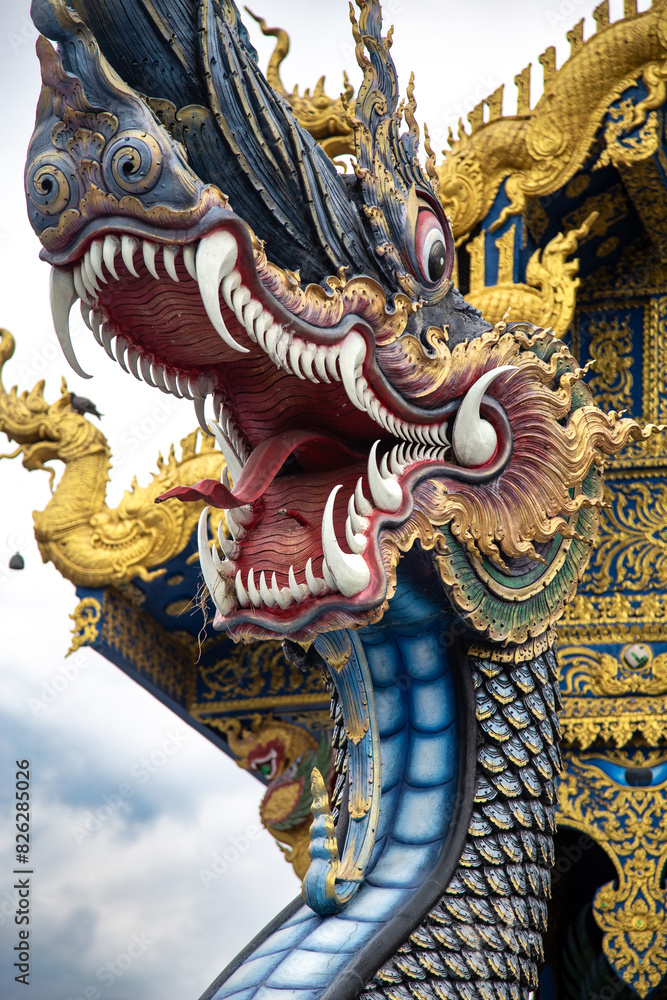 Fototapeta premium Dragon statue at the Blue Temple of Chiang Rai, Thailand