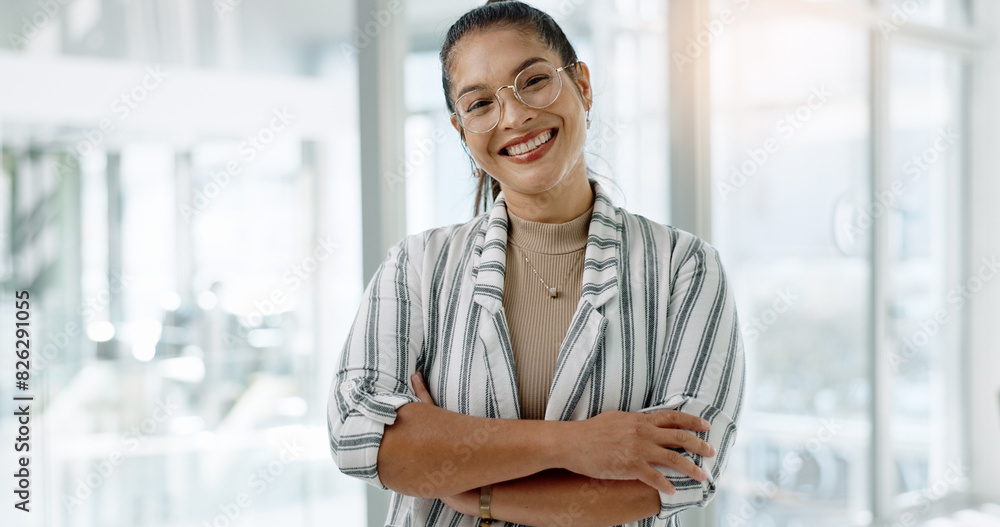 © peopleimages.com - Business woman, face and arms crossed with a writer and smile at creative agency ready for work. Portrait, happy and professional with glasses at startup with writing career, confidence and pride © peopleimages.com - Business woman, face and arms crossed with a writer and smile at creative agency ready for work. Portrait, happy and professional with glasses at startup with writing career, confidence and pride