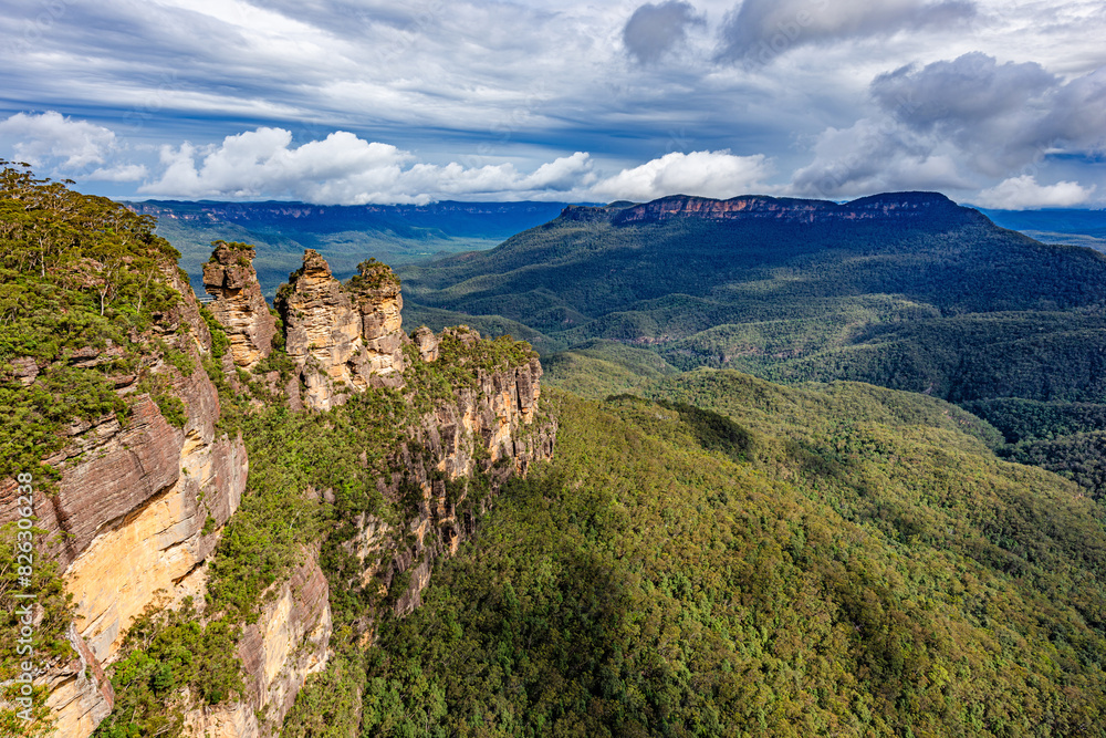 Naklejka premium The “Three Sisters” rock formation near Katoomba, Blue Mountains National Park, NSW, Australia