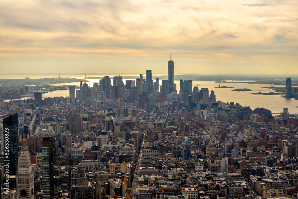 Fototapeta premium Sprawling city with waterfront views, New York city