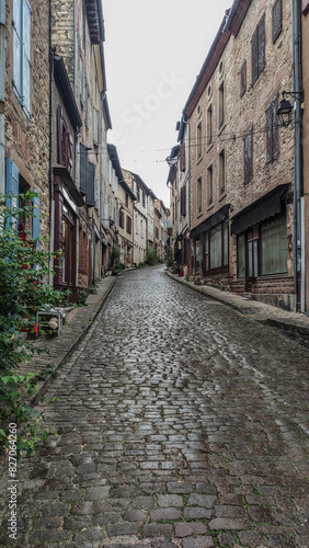 Old street in the medieval village of Cordes sur Ciel, in Tarn, Occitanie, France. © Ancoay