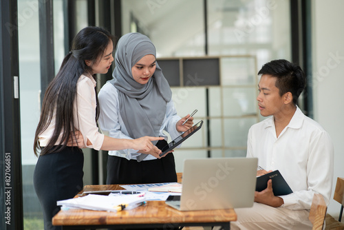 Asian businessmen, women and men Talk about new projects, presents at home office. © aekachai