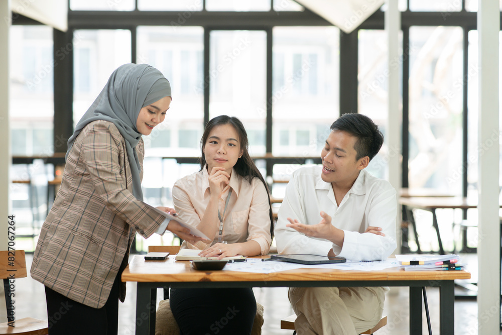 Asian businessmen, women and men Talk about new projects, presents at home office. Asian businessmen, women and men Talk about new projects, presents at home office.