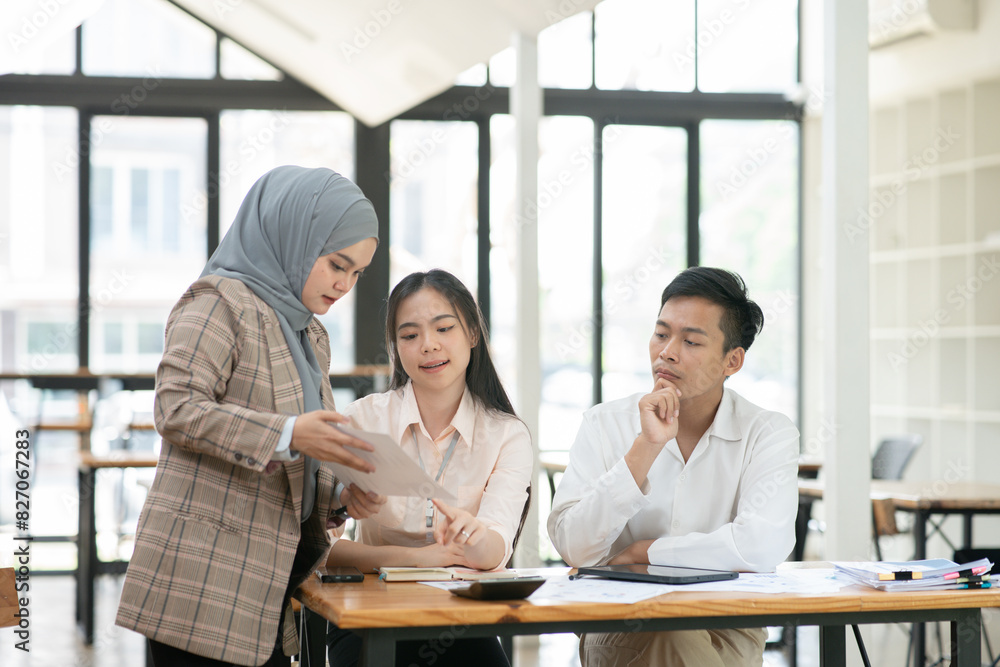Asian businessmen, women and men Talk about new projects, presents at home office. Asian businessmen, women and men Talk about new projects, presents at home office.