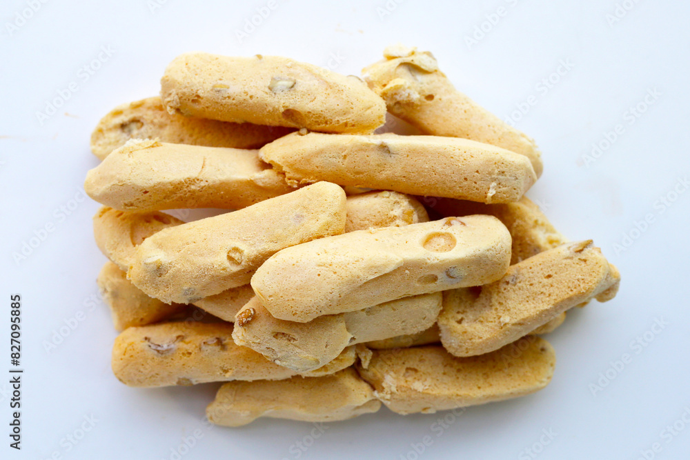 Light and crispy almond meringue cookies Light and crispy almond meringue cookies