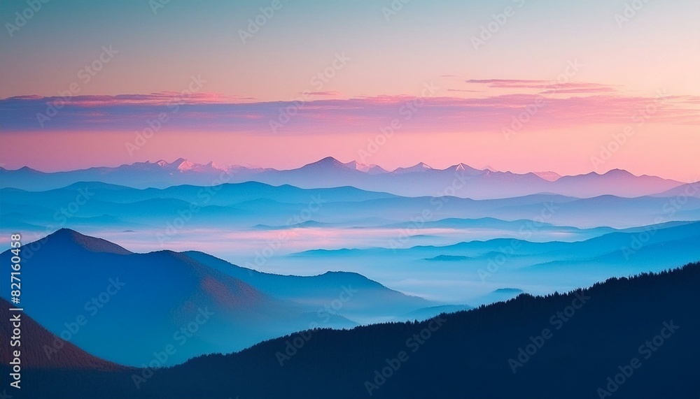 ピンクとブルーのグラデーションが映える山々