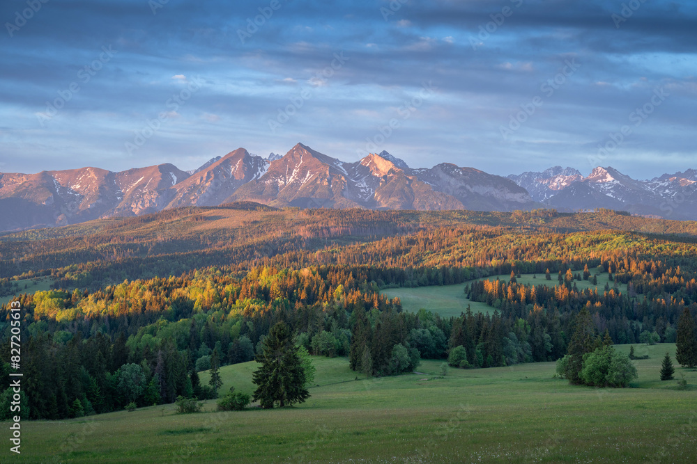 Naklejka premium Sunset in mountains
