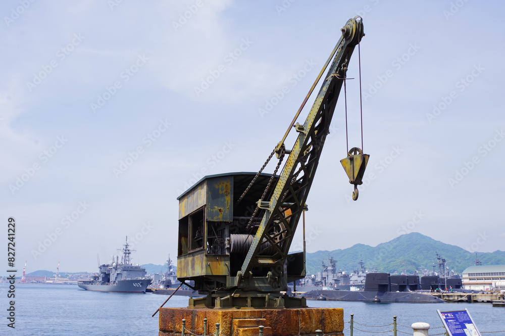 Fototapeta premium 広島県呉市アレイからすこじまにある、旧日本海軍の魚雷積み下ろし用クレーン