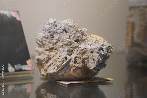 Obraz na plátne Raw specimen of phosphate mineral rock stone show in the Geological Museum