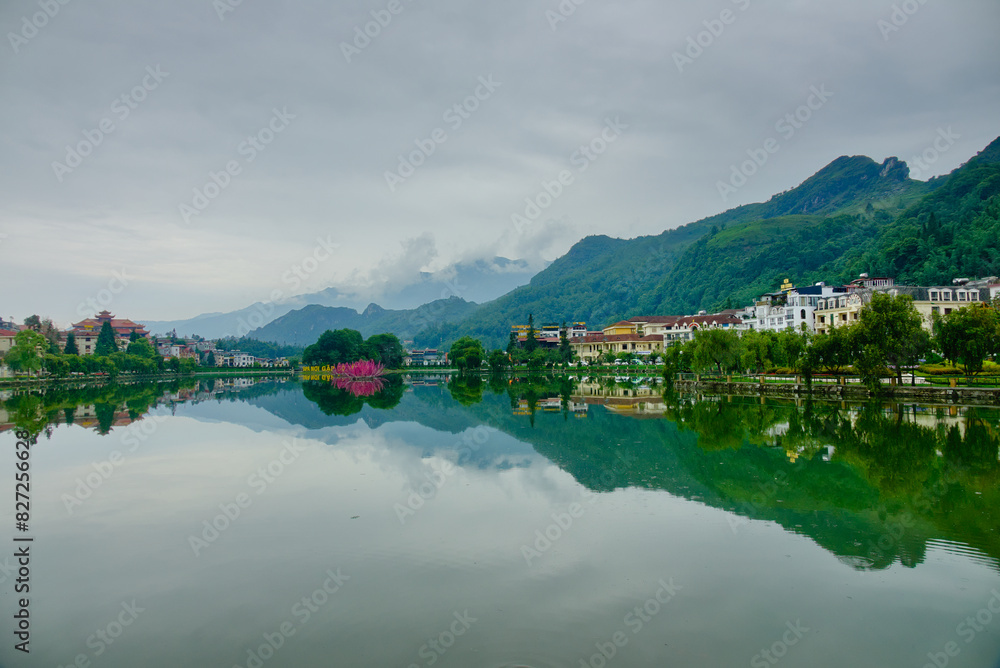 Fototapeta premium SAPA Lake, a setting of serenity