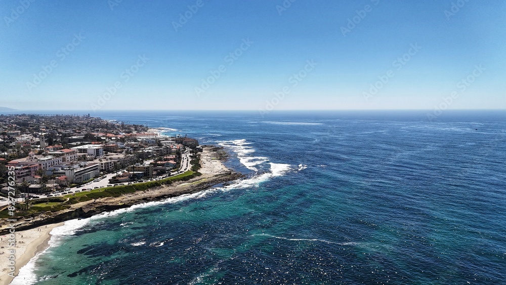 Obraz premium Scenic aerial view of the San Diego coastline.