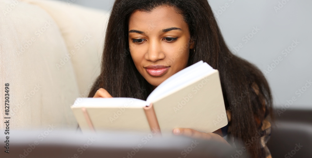 Obraz premium Smiling black woman write story in notebook preparing for college