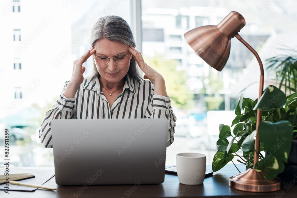 © peopleimages.com - Business woman, headache and stress on computer for deadline, mistake or error of human resource payroll. Mature worker or boss on laptop with migraine, pain or health risk in career, job and office © peopleimages.com - Business woman, headache and stress on computer for deadline, mistake or error of human resource payroll. Mature worker or boss on laptop with migraine, pain or health risk in career, job and office