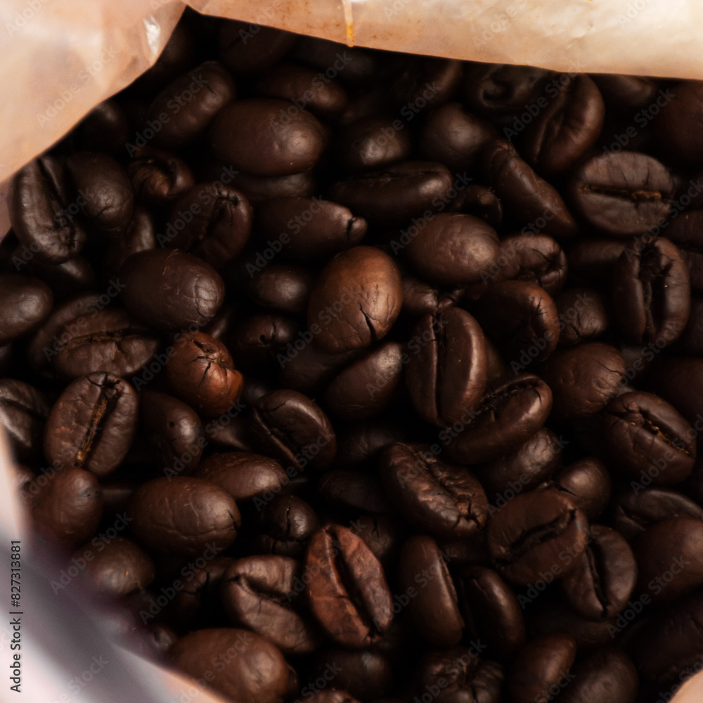 Obraz premium Close-up of coffee beans in a sack