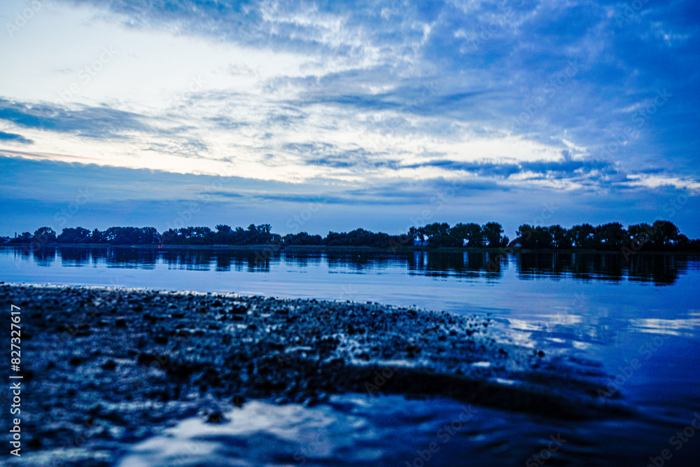Obraz premium Ablaufend Wasser am Weserstrand in Oberhammelwarden