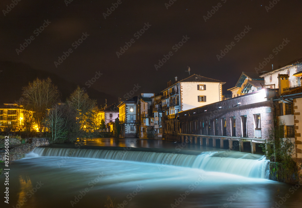 Obraz premium village of Elizondo, nestled in the Baztan valley and caressed by the waters of the Bidasoa river