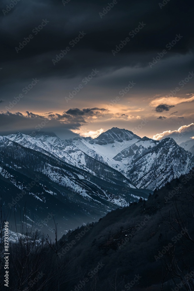 Obraz premium Majestic Mountain Landscape at Dawn