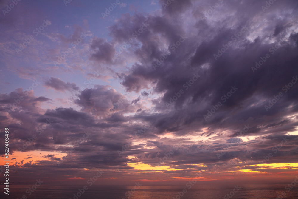 Obraz premium Nature background. Dramatic evening sky over ocean