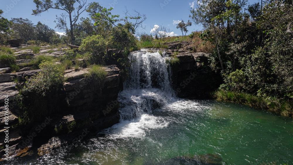Obraz premium aerial view of the Bona Espero waterfall, green water, in Chapada dos Veadeiros, Goiás