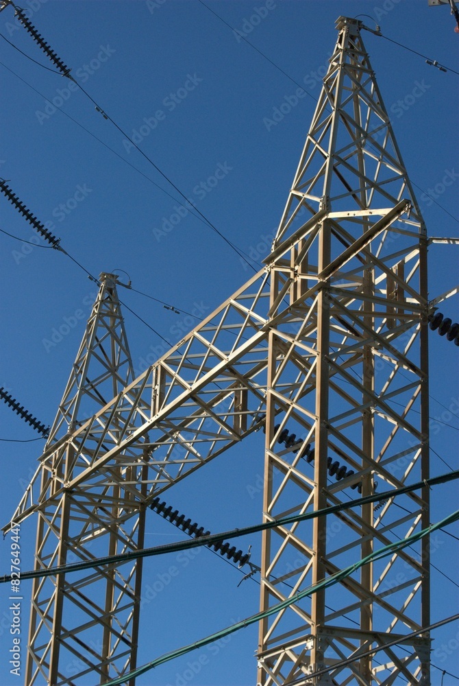 Sin poner en peligro el medio ambiente se debe producir y transportar la electricidad indispensable para el desarrollo de la region. Sin poner en peligro el medio ambiente se debe producir y transportar la electricidad indispensable para el desarrollo de la region.