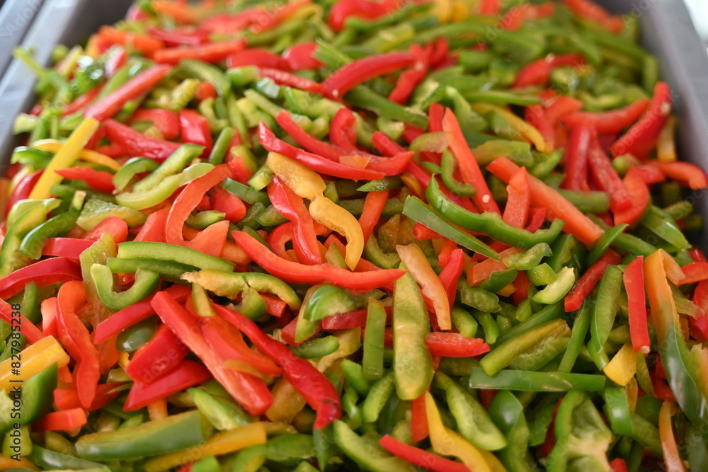 pimientos de tres colores, rojo, verde y amarillo en rajas pimientos de tres colores, rojo, verde y amarillo en rajas