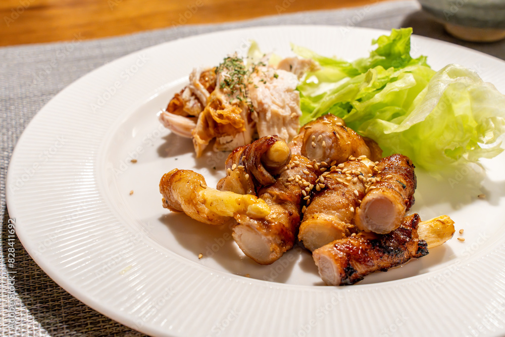 皿に盛られた肉巻きソテー 皿に盛られた肉巻きソテー