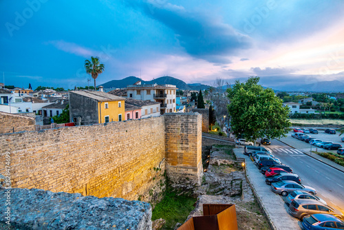 Wallpaper Mural Abendrunde durch die antike Altstadt von Alcúdia inkl. einen fantastischen Sonnenuntergang auf der Balleareninsel Mallorca - Spanien Torontodigital.ca