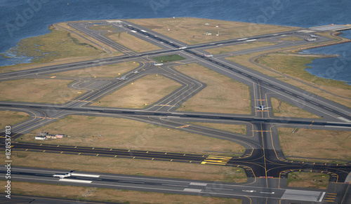 Foto Aerial shot of Boston's Logan International Airport runways with planes taxiing
