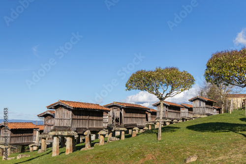 Foto Conjunto de hórreos, A Merca, Orense, Galicia, España