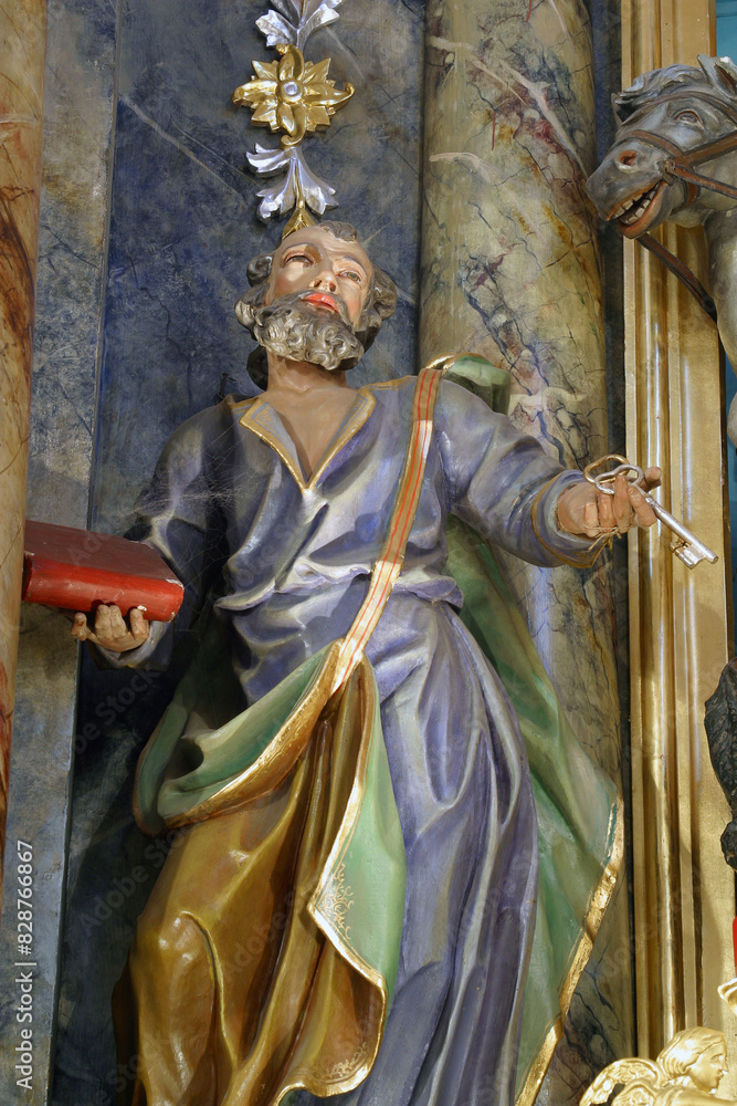 Obraz premium Saint Peter, statue on the main altar in Saint George parish church in Gornja Stubica, Croatia