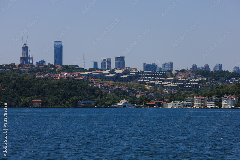Obraz premium Turquoise blue sea water. View of the Bosphorus in Istanbul city on sunny summer day, in a public place.