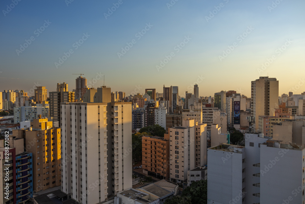 Obraz premium city skyline at sunset