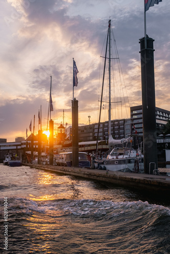 Sonnenuntergang über dem Hamburger Hafen