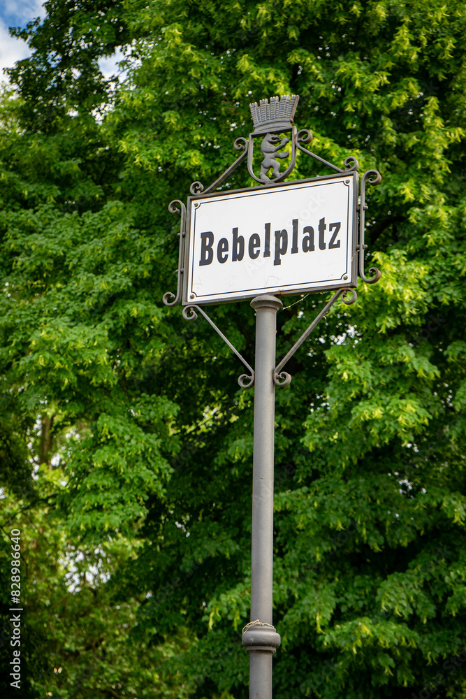 Bild vom Schild des Bebelplatzes in Berlin Bild vom Schild des Bebelplatzes in Berlin