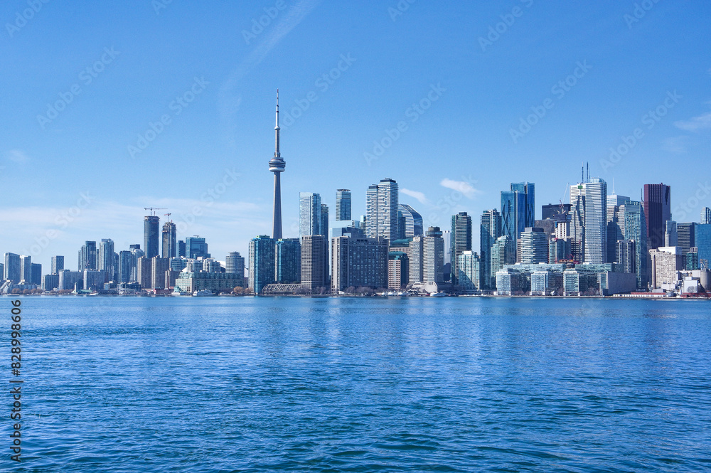 Fototapeta premium Famous skyline of Toronto. View of Toronto downtown fom Ontario Lake