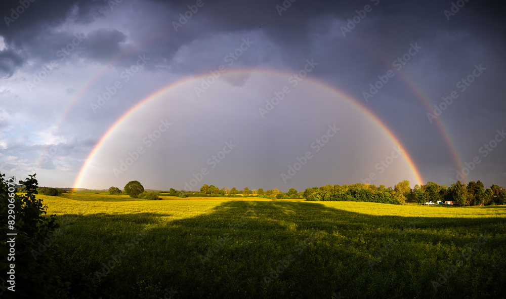 Doppelregenbogen am Feld Doppelregenbogen am Feld