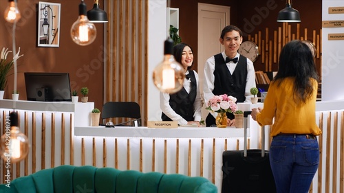 Canvastavla Front desk team greeting guest at five star hotel reception, welcoming person and ensuring easy check in procedure