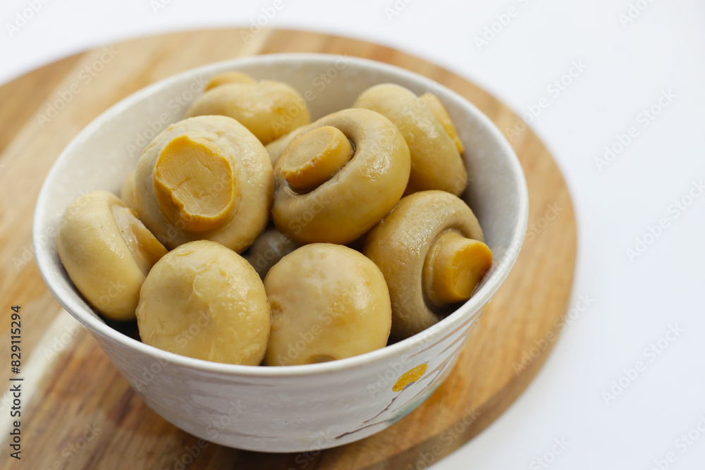 Champignon mushrooms in brine. Canned champignon mushrooms whole Champignon mushrooms in brine. Canned champignon mushrooms whole
