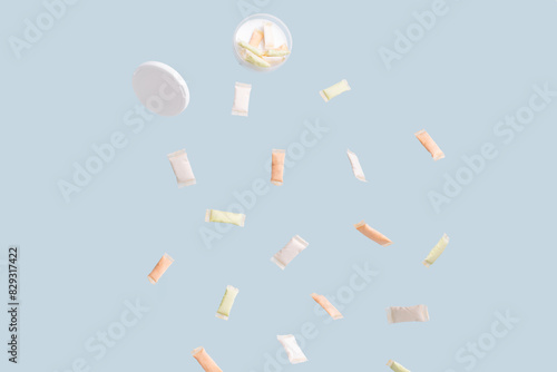 Cuadro en lienzo Different sachets of non-smoking tobacco product with different flavors are poured out of a plastic jar