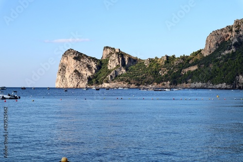 Obraz na płótnie Marina del Cantone - Scorcio della Torre di Montalto la mattina presto w salonie