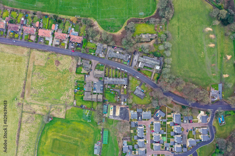 Obraz premium Straight down aerial drone photo of the village of Lightcliffe in Halifax in West Yorkshire in the UK, showing a row of historic victorian residential houses on a cold day in the winter time