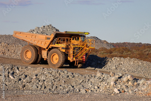 Canvas-taulu Mining dump, or haul truck with a load of rock at an Australian mine in the Outb